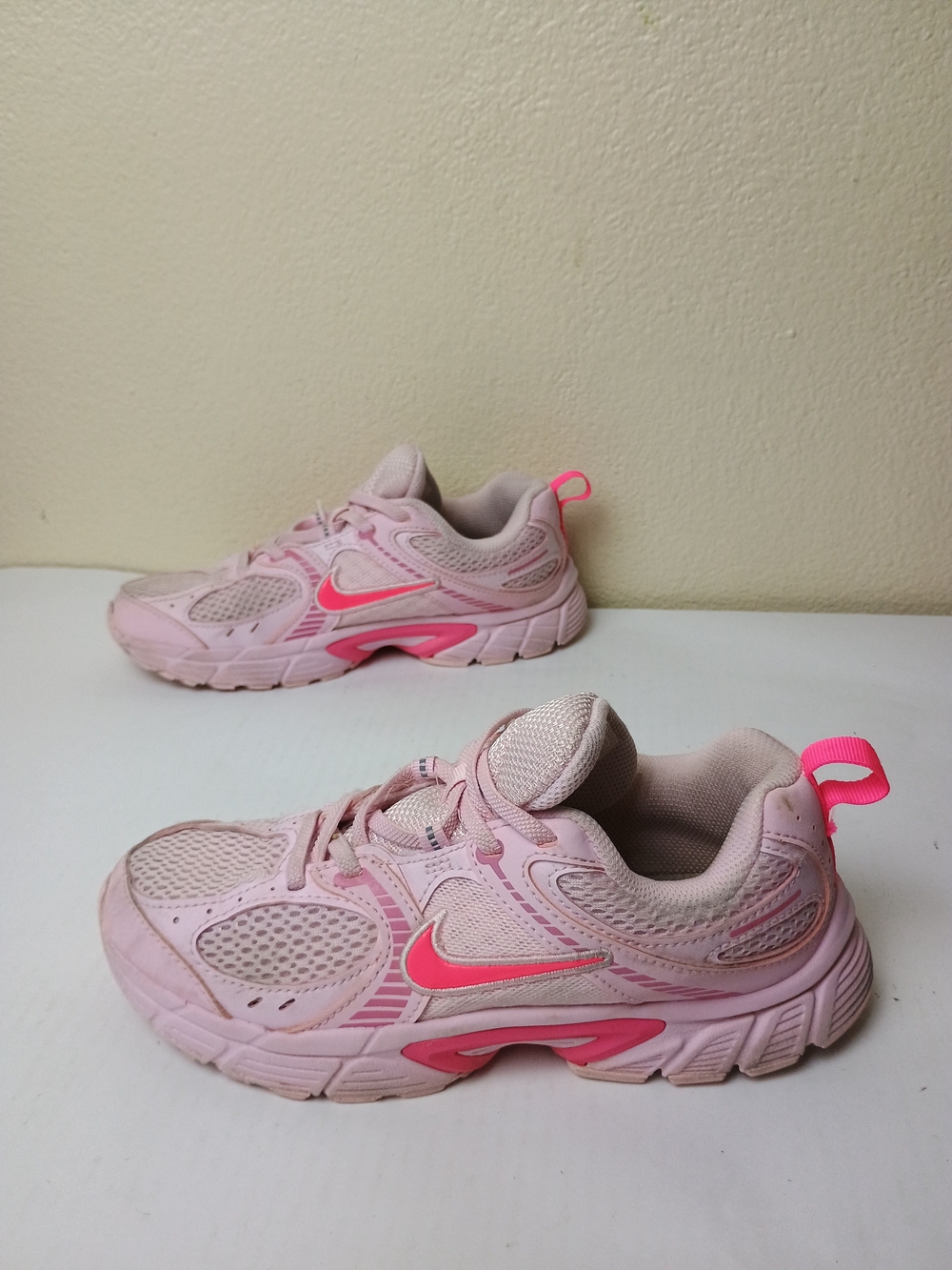 Nike Youth 3 Hyper Pink Running Shoes - Lightweight Comfort -Y2K Retro Aesthetic